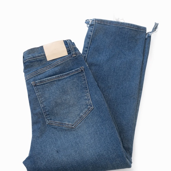 Express Medium Wash Raw Hem Straight Leg Jeans Distressed Denim Women’s Size 10R - Picture 5 of 5